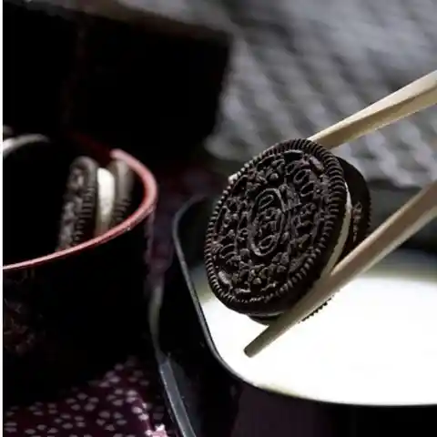 Eating Oreos Neatly