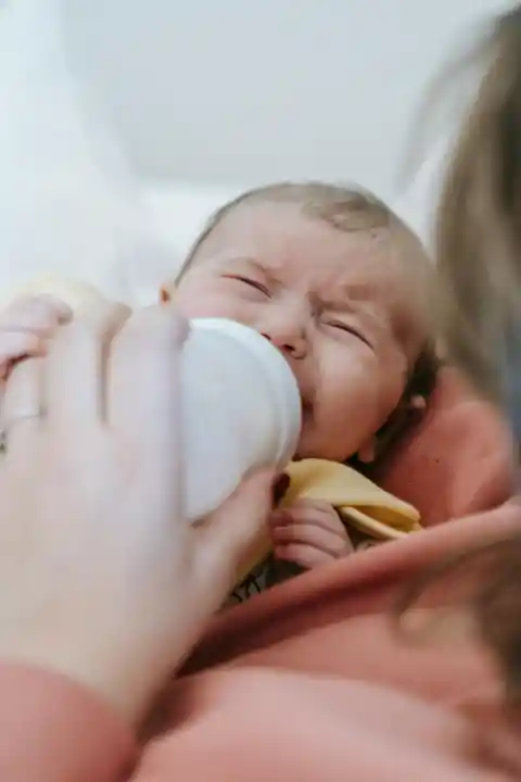 My Newborn Was Screaming in the ER When a Man in a Rolex Said I Was Wasting Resources – Then the Doctor Burst Into the Room and Stunned Everyone