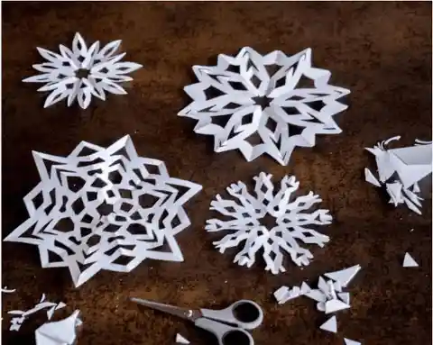 DIY your Snowflakes Decorations