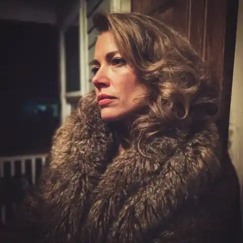 I Showed up at My Parents' for Christmas Only to Find Out My Older Sister Had Kicked Them Out and Made Them Live in Their Own Garage – It Was Her Biggest Mistake