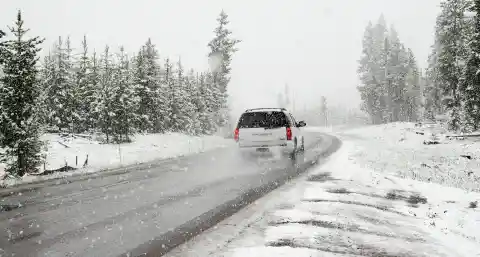I Helped an Elderly Couple with a Flat Tire on the Highway – a Week Later, My Life Completely Changed