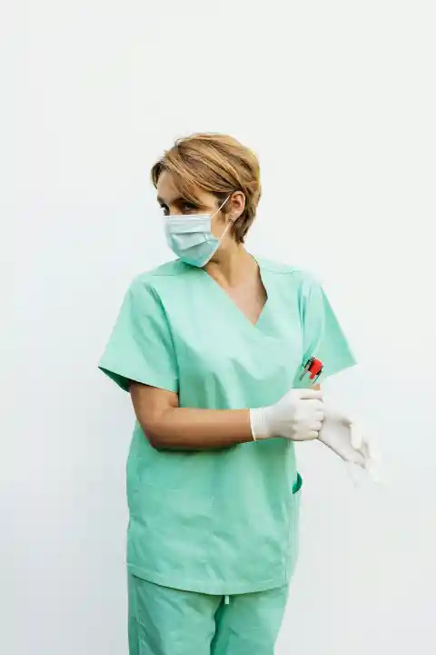My Newborn Was Screaming in the ER When a Man in a Rolex Said I Was Wasting Resources – Then the Doctor Burst Into the Room and Stunned Everyone