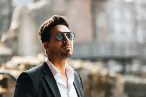 I Gave My Last $3 to a Stranger at a Gas Station and Woke up Owning a Business Empire