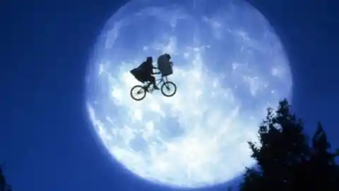 E.T. the Extra-Terrestrial — Iconic Imagery