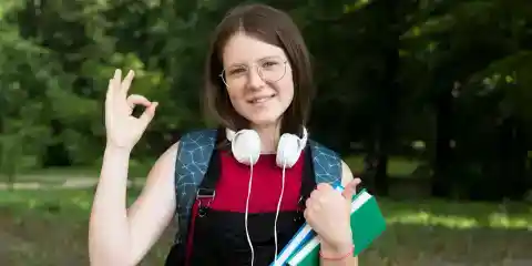 Three Girls Stuck Gum in My Daughter's Hair During 7th Grade Science Class – What She Did Next Made Them Beg for Forgiveness