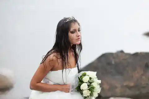 Am I to Blame for Ruining My Friend’s Wedding after I Wore a ‘Gold’ Dress to It?