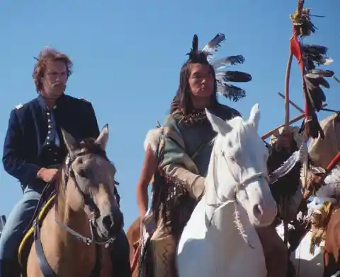 In quale film questo soldato vive con una tribù di indiani Lakota?