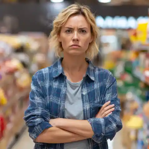 People in Line at the Supermarket Wanted to Kick Me Out When My Granddaughter Started Crying – but a Stranger Suddenly Stepped In
