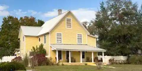 The Town Mayor Wanted to Evict My 78-Year-Old Grandma from Her Home to Build a Mall Instead – Her Lesson Left the Whole Neighborhood Speechless