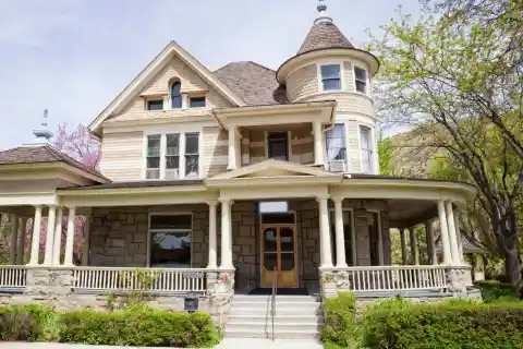 The Perfect Neighborhood