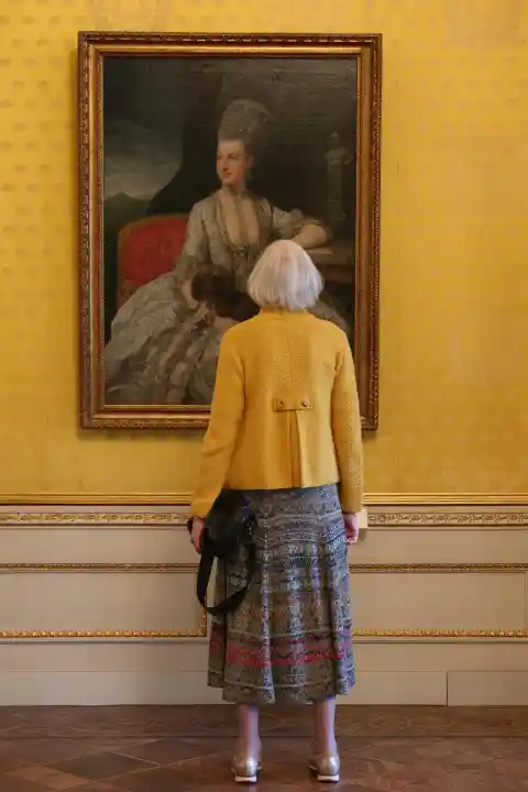 I Let a Homeless Lady That Everyone Despised Into My Art Gallery – She Pointed at One Painting and Said, 'That's Mine'