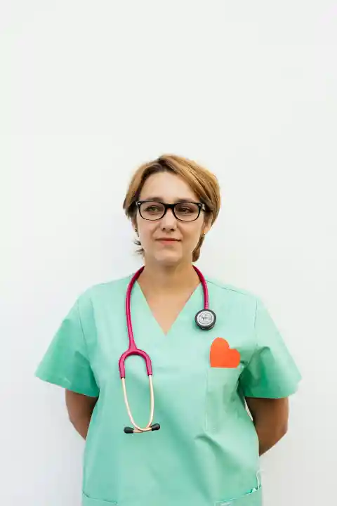My Newborn Was Screaming in the ER When a Man in a Rolex Said I Was Wasting Resources – Then the Doctor Burst Into the Room and Stunned Everyone