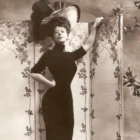 4. Camille Clifford – A Living Ideal