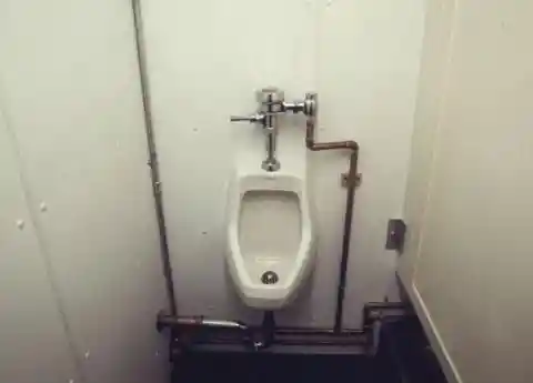 El Urinario Más Frío Del Mundo