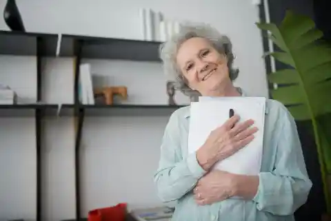 I Let a Homeless Lady That Everyone Despised Into My Art Gallery – She Pointed at One Painting and Said, 'That's Mine'