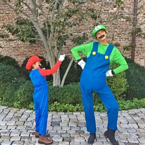 Gisele Bündchen & Son as Mario and Luigi