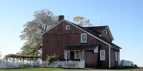 My Aunt Tried to Evict Me from My Grandpa's Farm Right After He Died – but the Lawyer Said One Sentence That Made Her Go Pale