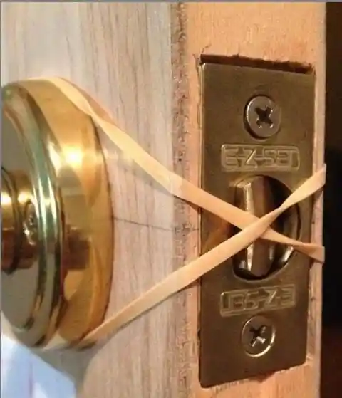 Rubber Band Latch Stopper