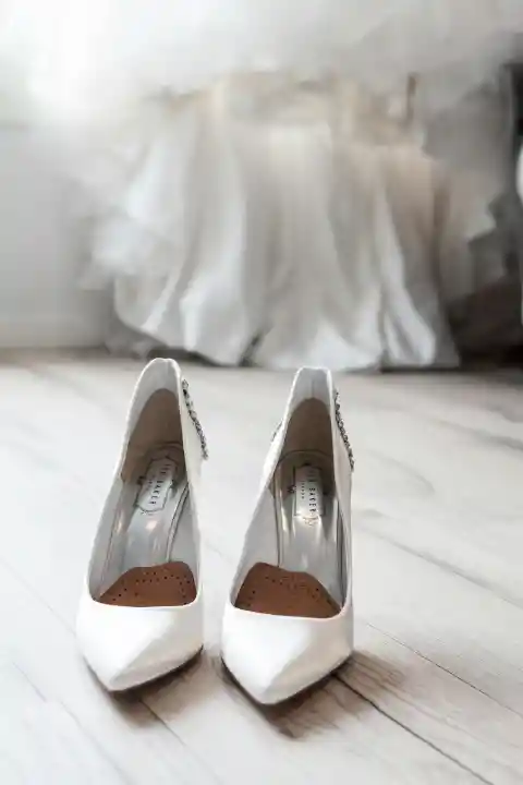 Am I to Blame for Ruining My Friend’s Wedding after I Wore a ‘Gold’ Dress to It?